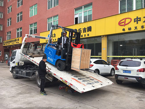 廈門電動叉車公司，銷售比亞迪電動叉車2.5噸一臺